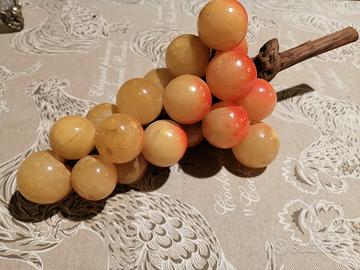 grappolo uva in alabastro