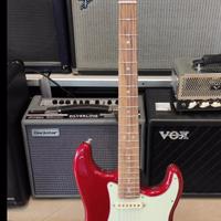 FENDER Deluxe Stratocaster HSS Candy Apple Red