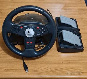 Volante / joystick Logitech con pedaliera