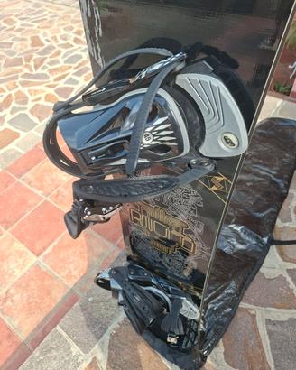 Tavola da snowboard e scarponi