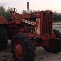 Trattore d'epoca INTERNATIONAL