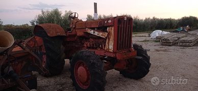 Trattore d'epoca INTERNATIONAL