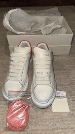 Alexander McQueen Oversized Sneakers bianche/coral