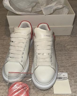 Alexander McQueen Oversized Sneakers bianche/coral