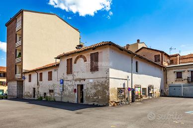 TERRATETTO CON CORTILE