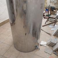 Recipiente in acciaio con rubinetto