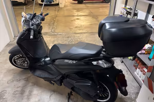 Piaggio Beverly 300 Police_incidentato