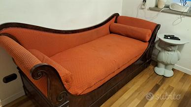 Divano in stile classico