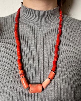 Collana corallo vintage fatta a mano.