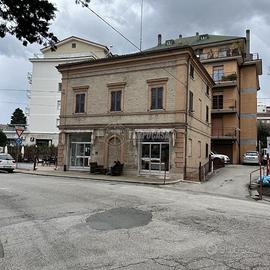 INTERO STABILE DI 310MQ, CON APPARTAMENTO E LOCALE