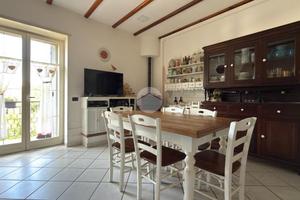 4 LOCALI A SABAUDIA
