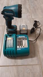lampada portatile a batteria Makita