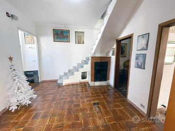 Casa indipendente  Centro e terrazzo 203 Mq