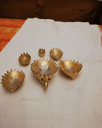 Posacenere dorato riccio design
