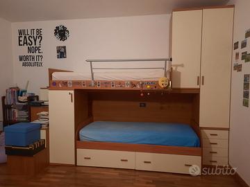 Letto a castello con armadio e scala
