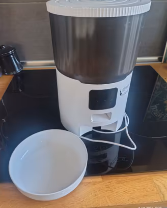 Distributore automatico cibo per gatti(crocchette)