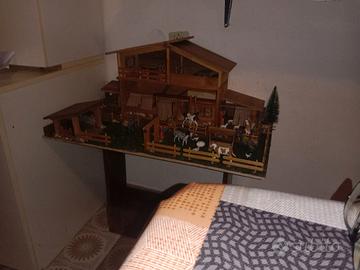 casetta in legno fatta completamente a mano 