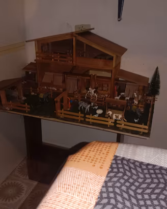casetta in legno fatta completamente a mano 