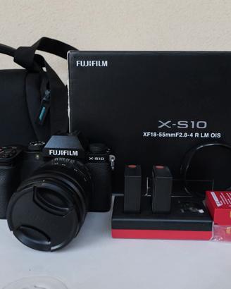 Fujifilm X-S10 + XF 18-55mm f/2.8-4 + Accessori