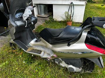 Scooter Piaggio X8 cil 200