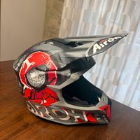 Casco Airoh Alien dal design sportivo , taglia s