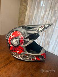 Casco Airoh Alien dal design sportivo , taglia s