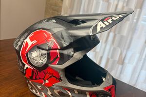Casco Airoh Alien dal design sportivo , taglia s