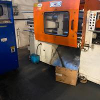 Pressa iniezione e stampaggio plastica mir 130 t