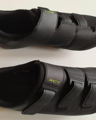 Scarpe  bici  corsa Shimano taglia 44, + casco