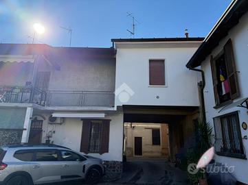 MONOLOCALE A BIASSONO