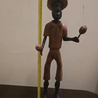 Statua uomo in legno con cappello