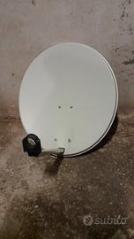 Antenna parabolica più supporto