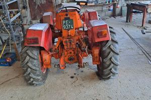 Trattore agricolo