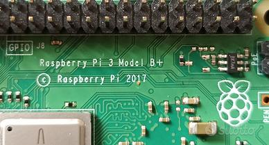 Raspberry  3 model B+  + case orig + SD + tastiera