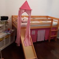 letto a castello con scivolo e materasso