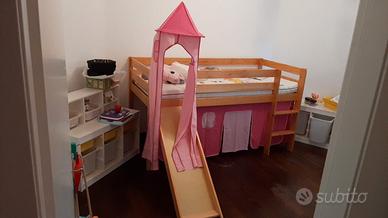 letto a castello con scivolo e materasso