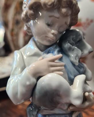 Statua Lladró Bimbo con Cagnolino