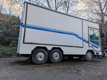 Autonegozio Peugeot j9