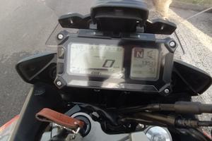 Yamaha Tracer 900 cc gray and white