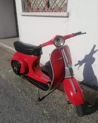 Vespa 50 special rossa