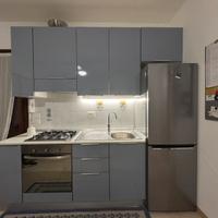 Cucina con piano cottura e forno