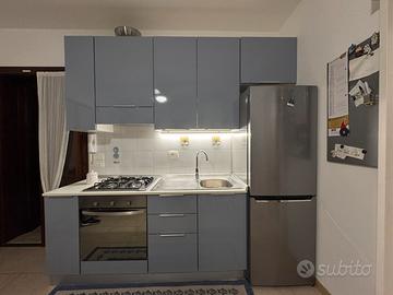 Cucina con piano cottura e forno