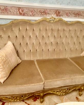 Divano stile barocco in velluto beige