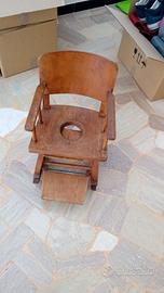 Seggiolone antico in legno con foro vasino / sedia