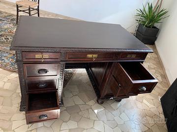 Piccola scrivania d’epoca
