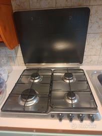 Piano cottura a gas con coperchio Ariston PF640AS