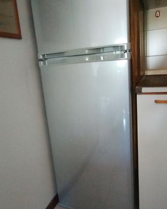 frigo e cucina a gas