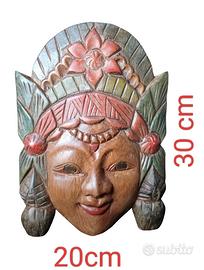 Maschera etnica di origine asiatica o polinesiana.