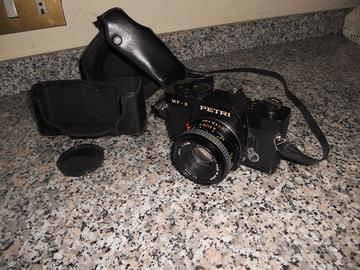 Macchian fotografica Petri con con flash anni 80