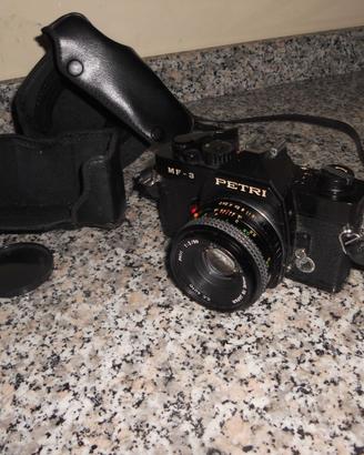 Macchian fotografica Petri con con flash anni 80